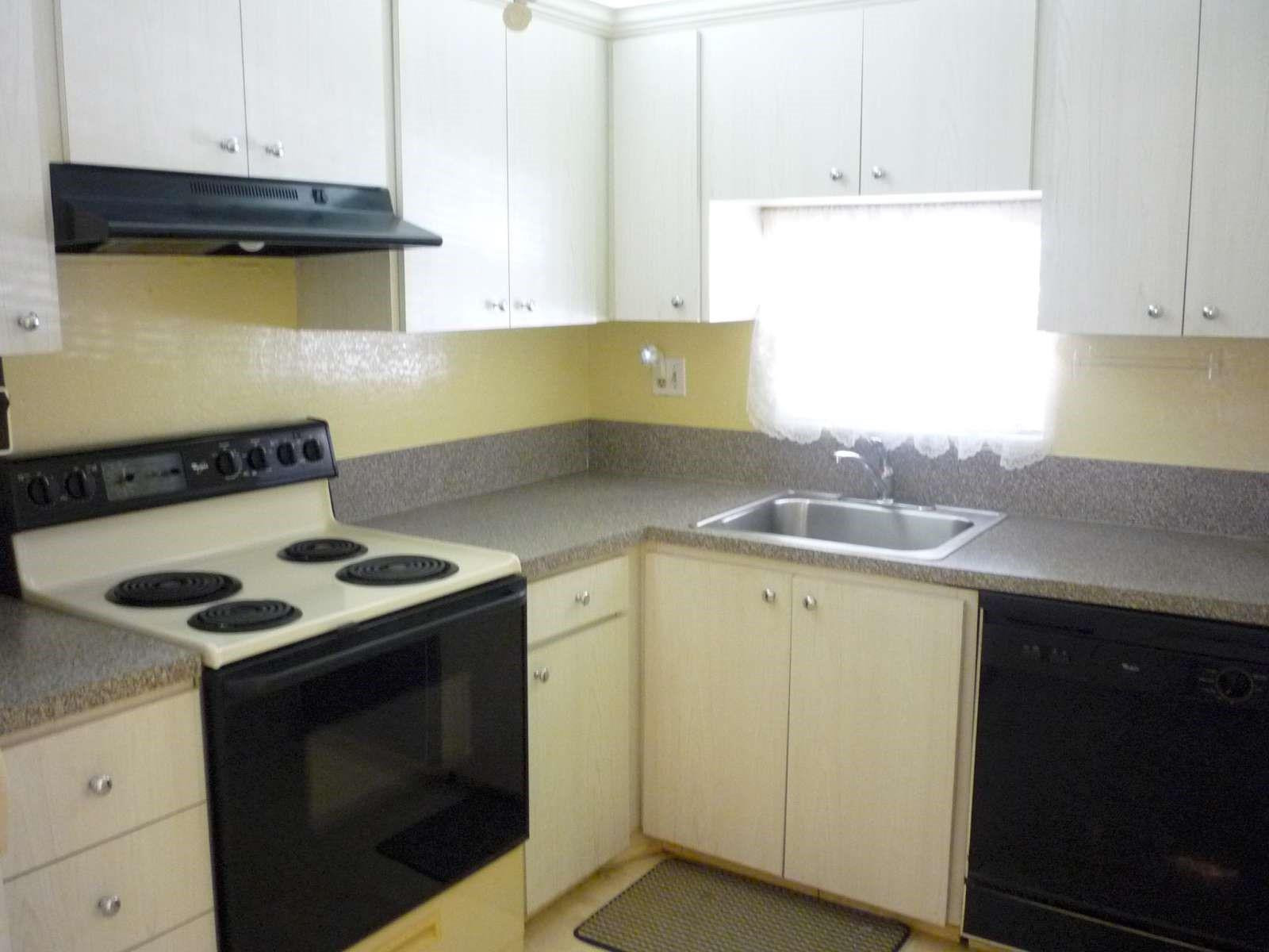 HOLLYBROOK GOLF & TENNIS - Residential