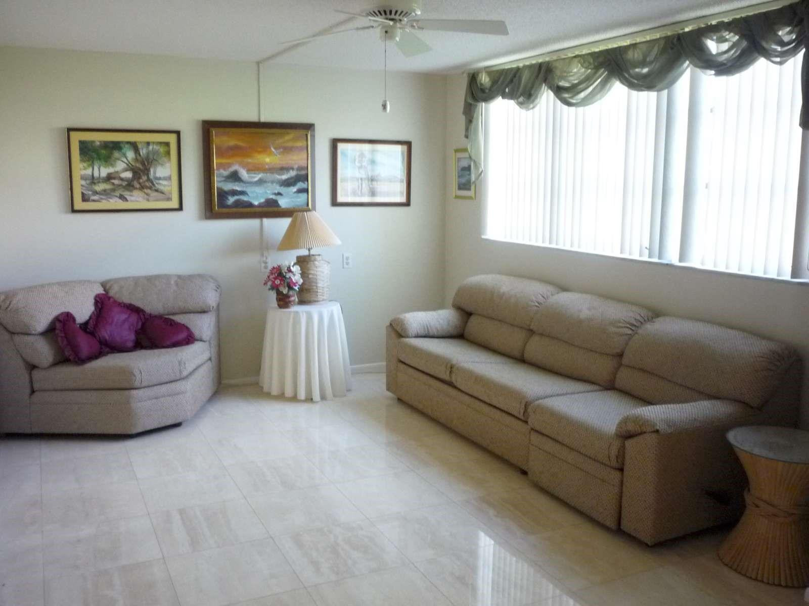 HOLLYBROOK GOLF & TENNIS - Residential