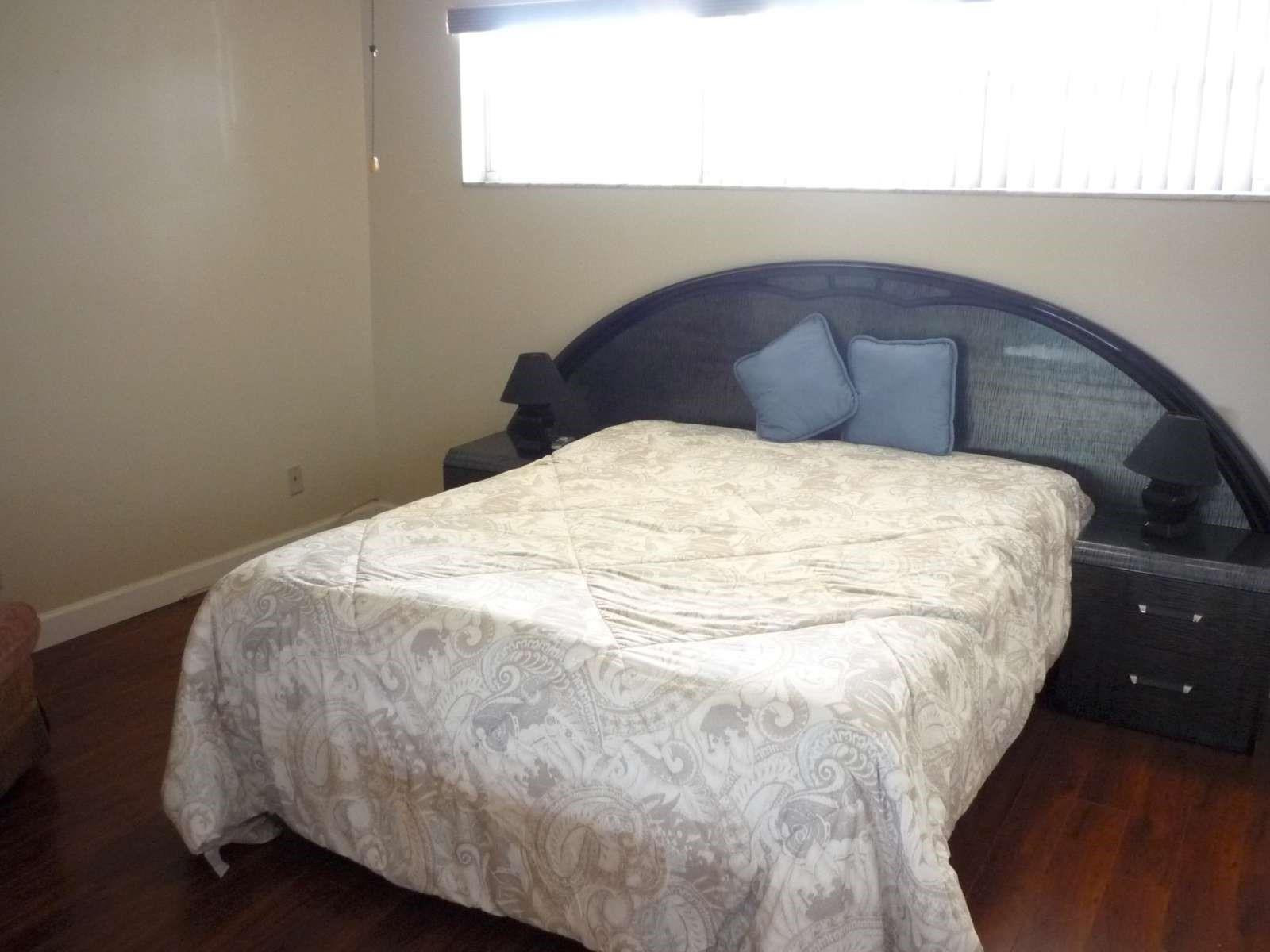 HOLLYBROOK GOLF & TENNIS - Residential