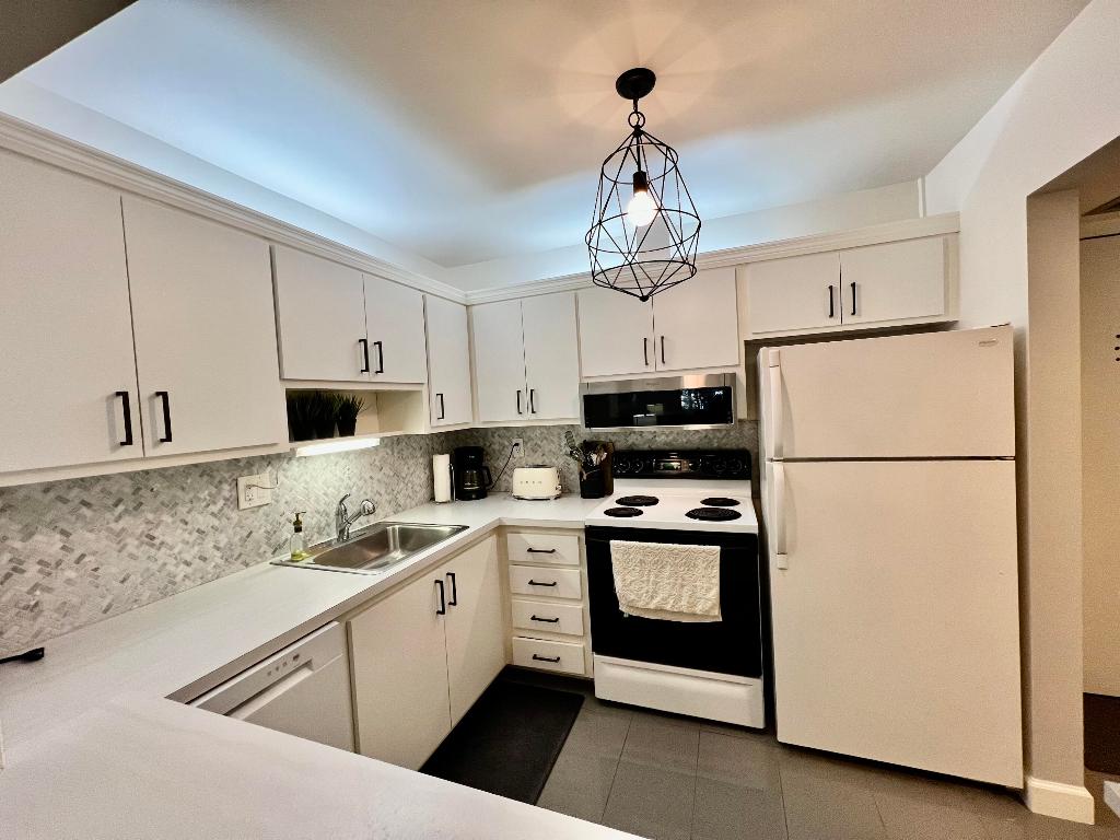 MEADOWS CONDO - Residential