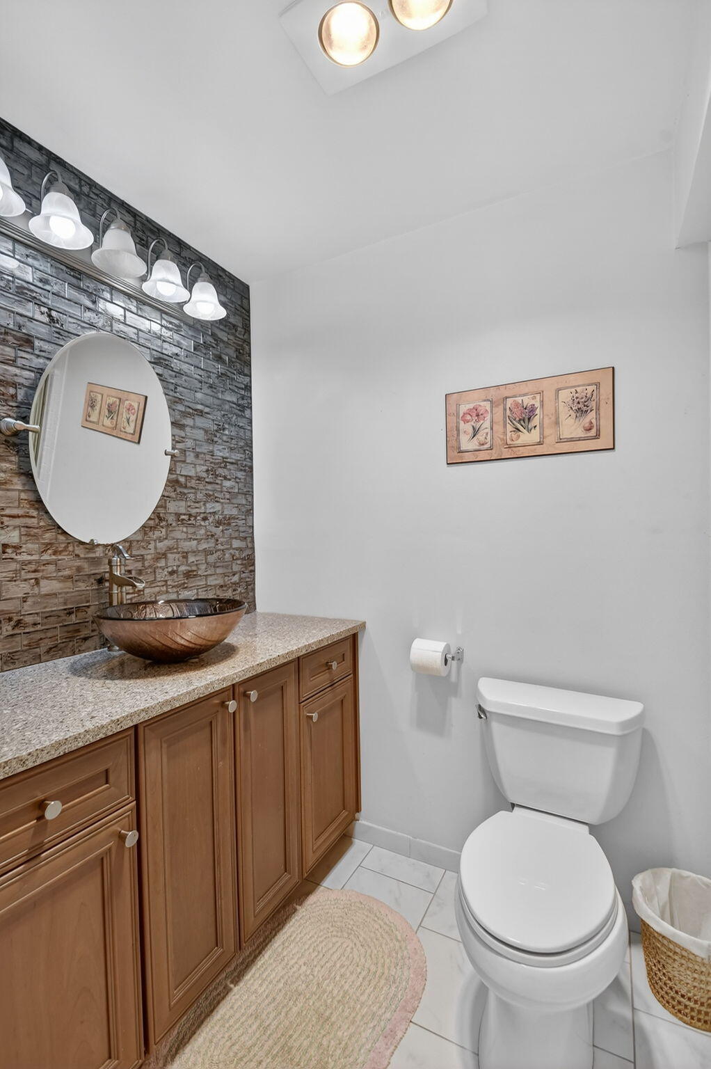 COVERED BRIDGE - NORWALK - Residential