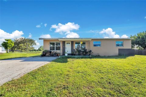 Photo of 1808 SE Avenue J, Belle Glade, FL 33430 (MLS # F10533163) Photo of 1808 SE Avenue J, Belle Glade, FL 33430 (MLS # F10533163)