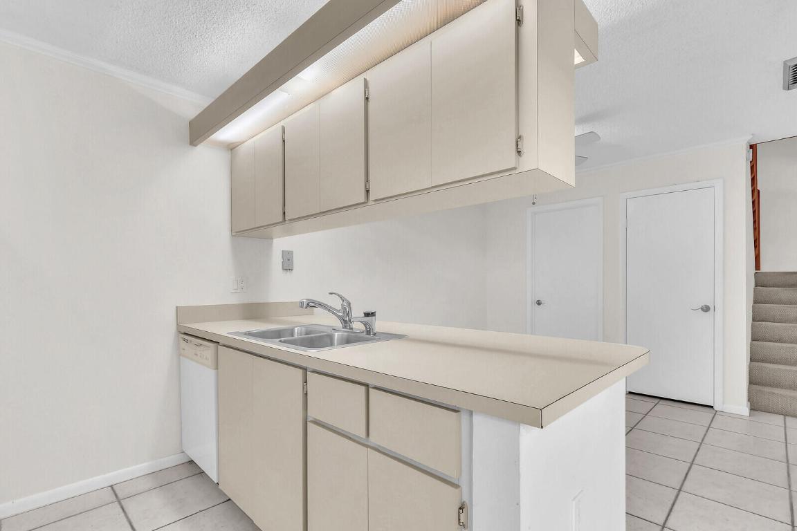 RIVER - Residential Lease