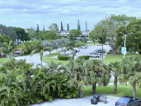 A home in Deerfield Beach