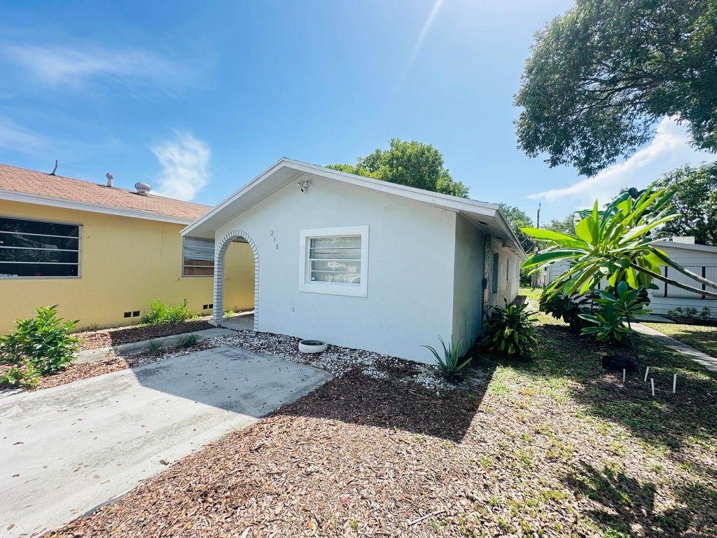 Photo of 218 N D Street, Lake Worth Beach, FL 33460 (MLS # R11110237)