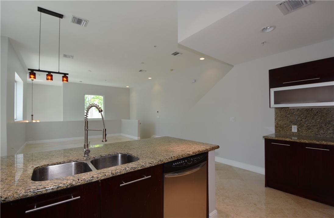 783 NE 4th Ave 6