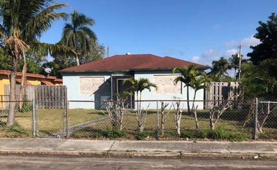 SFH, NO HOA, WITH POOL, 2 OFFICIAL BEDROOMS, POSSIBLE 3RD BEDROOM, 1 BATHROOM, SEPARATE BUILDING/GARAGE, HANDYMAN SPECIAL!!