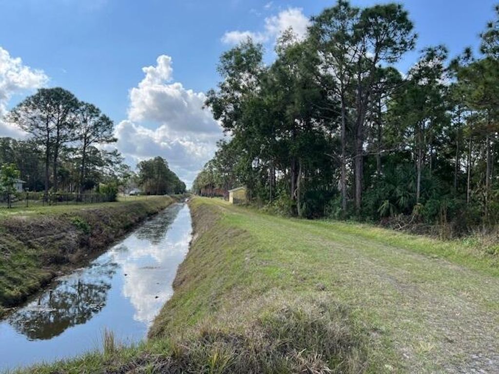 Photo of 18264 94th Street N, Loxahatchee, FL 33470 (MLS # R11059241)