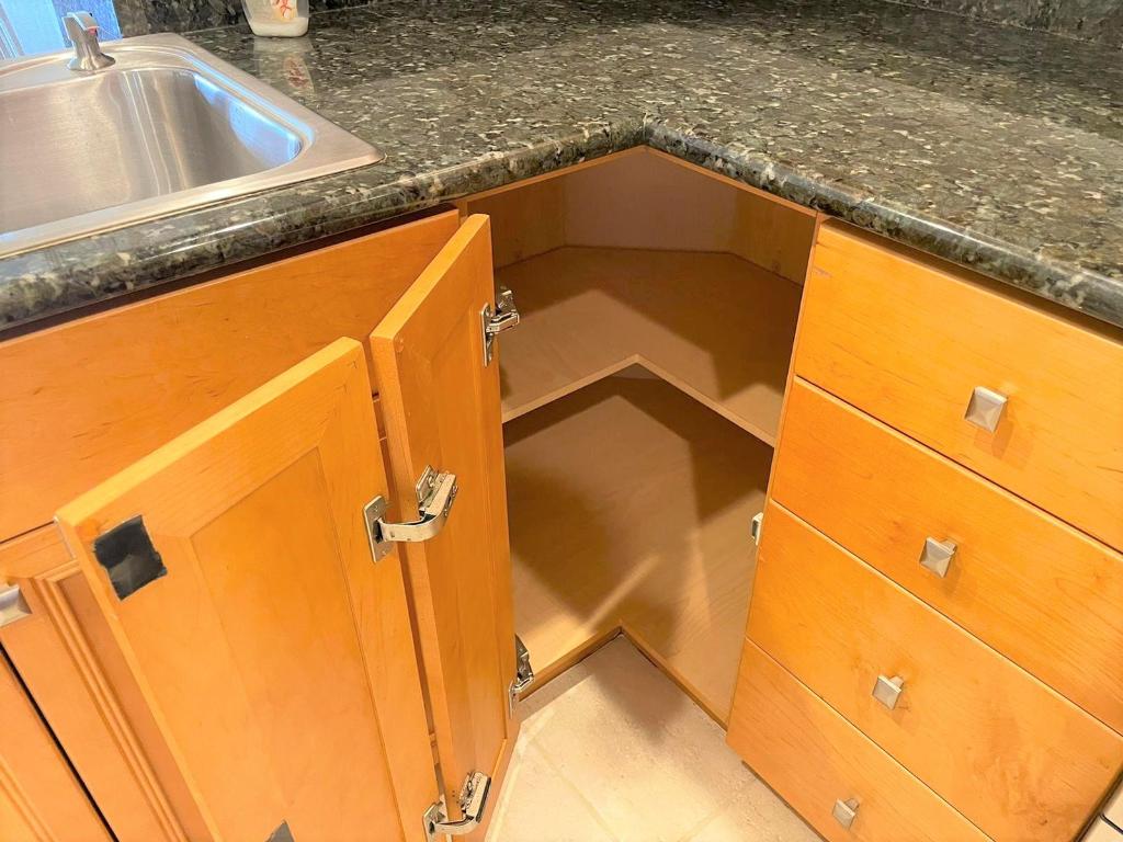 PINEAPPLE VILLAGE SOUTH - Residential Lease