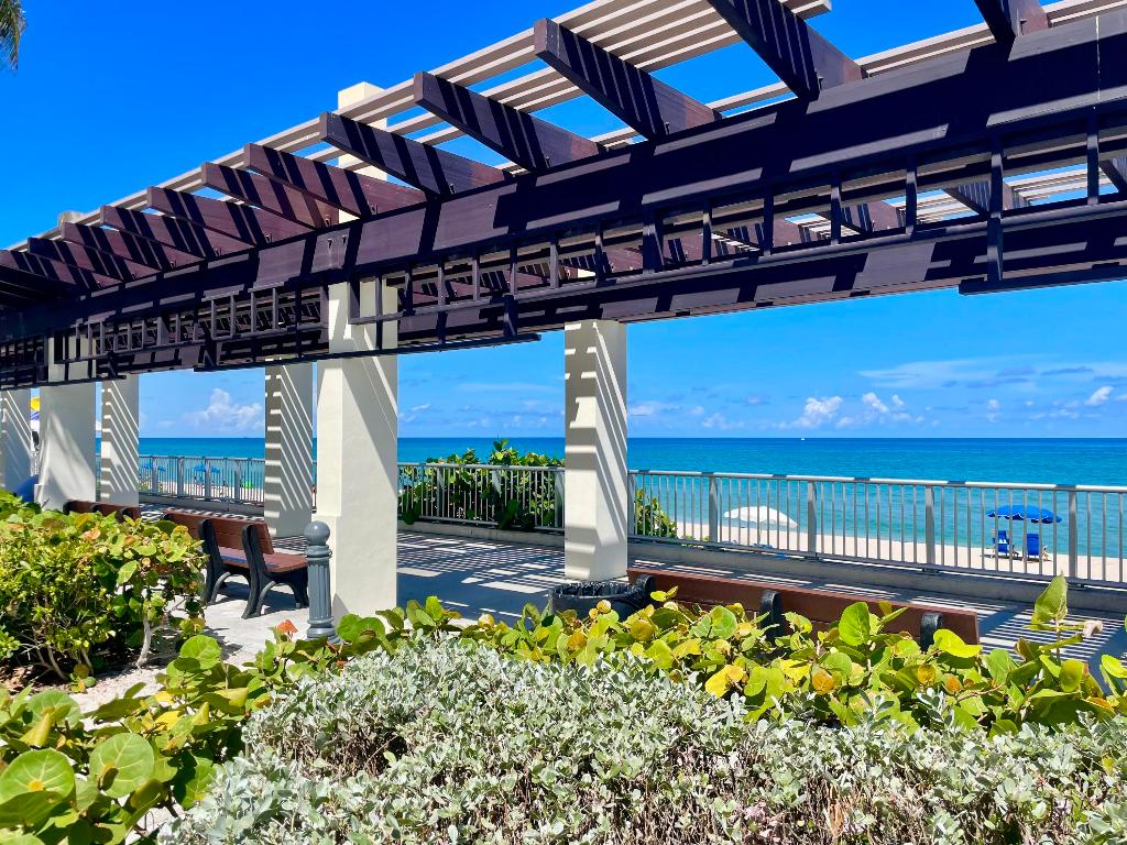 PINEAPPLE VILLAGE SOUTH - Residential Lease