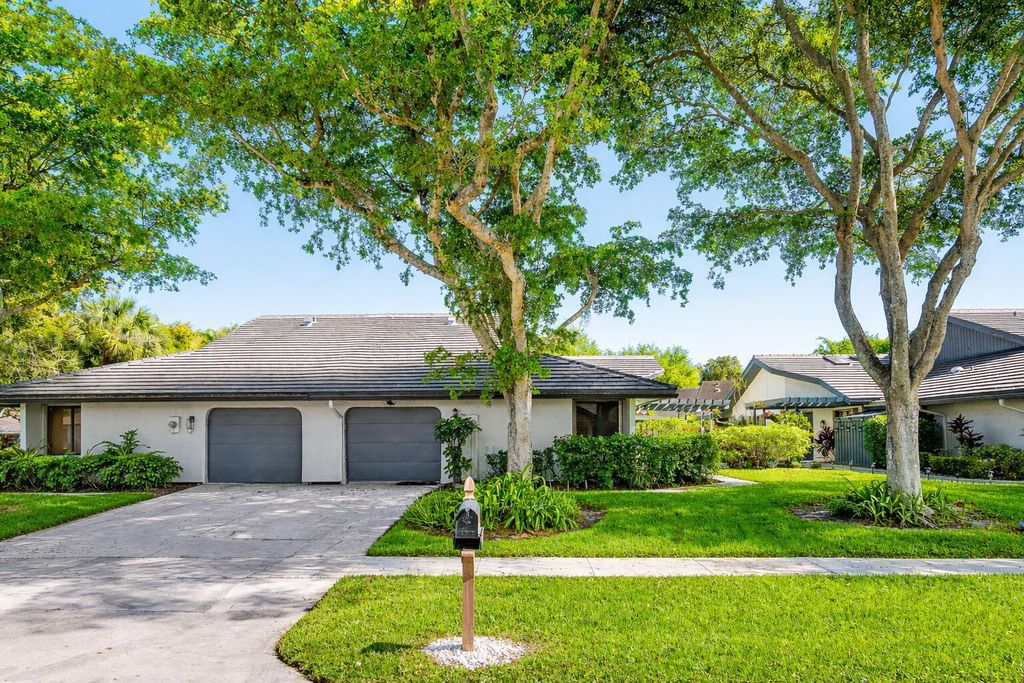 Photo of 5041 Pine Drive, Boynton Beach, FL 33437 (MLS # B26007948)