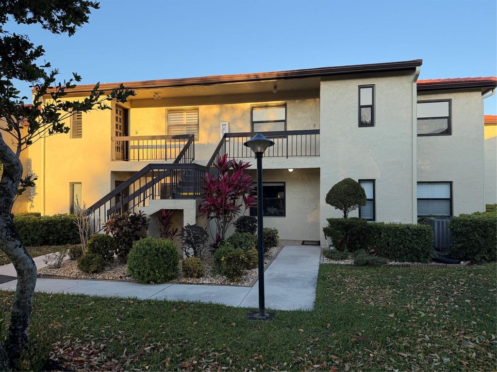 Photo of 21217 Lago Circle #6-J, Boca Raton, FL 33433 (MLS # F10549396)