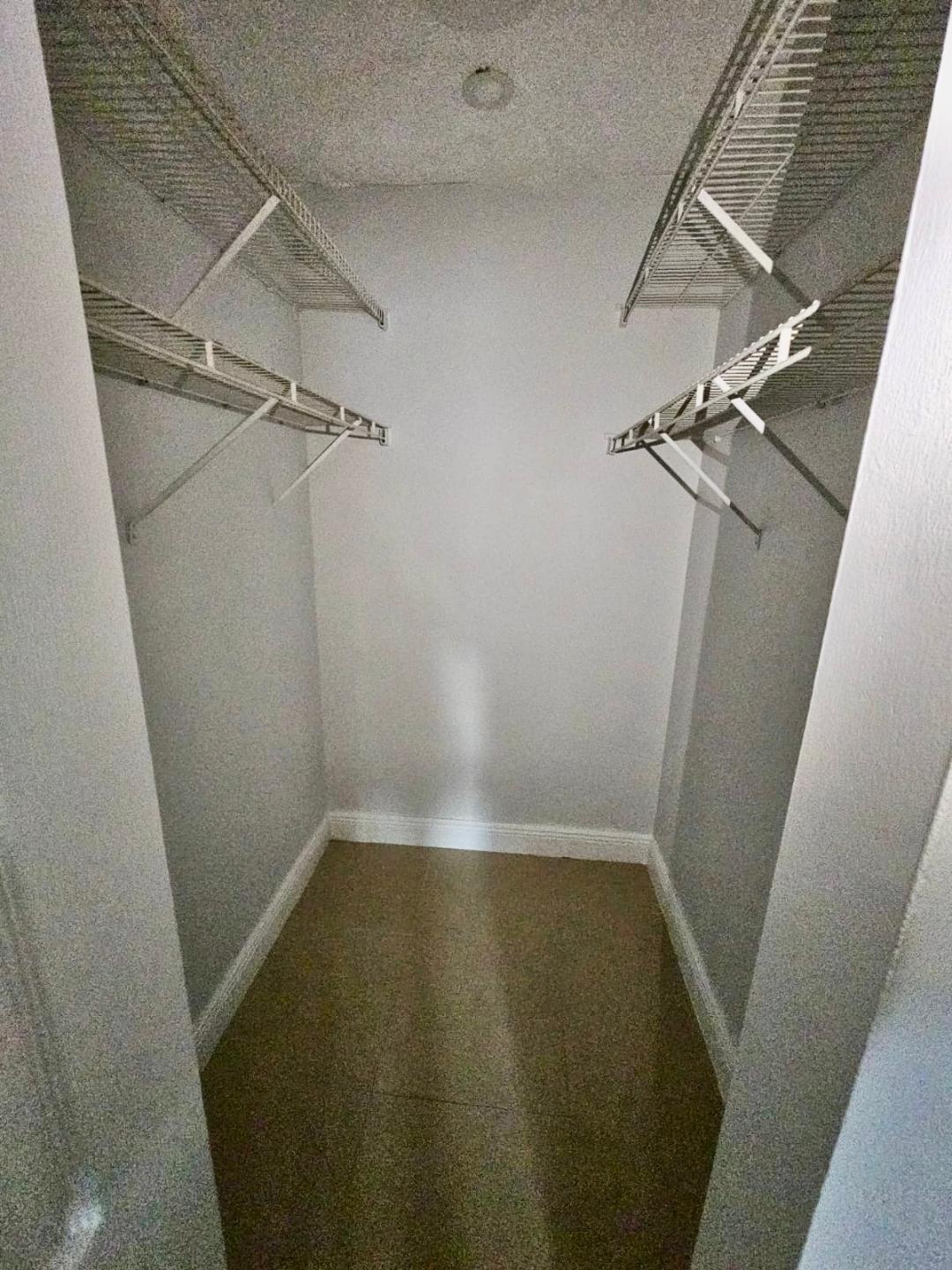 KNOLLWOOD CLUB CONDS 1,2, - Residential Lease