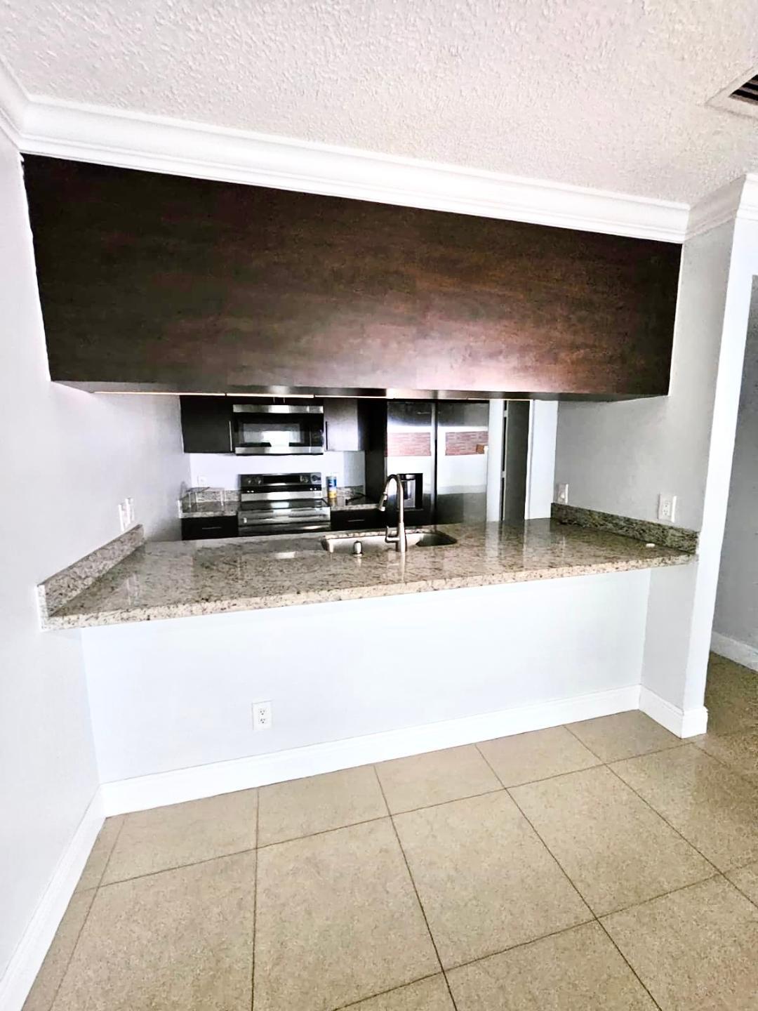 KNOLLWOOD CLUB CONDS 1,2, - Residential Lease