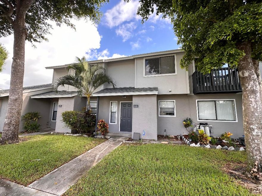 Nice and spacious 3/2 townhome in the heart of Greenacres. Laundry in unit. Granite countertops. Tile floors downstairs and carpet upstairs. Porch in the back.