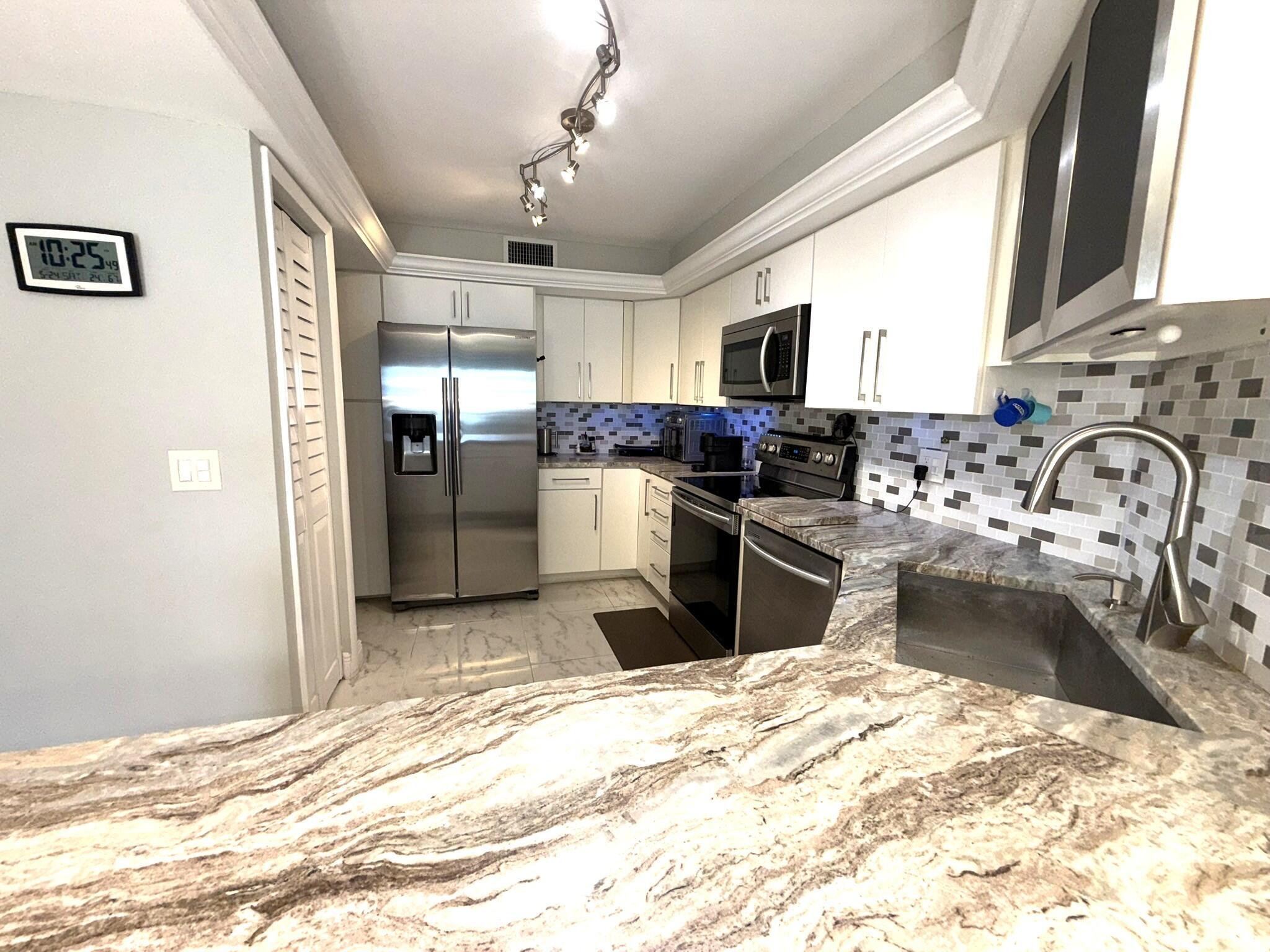 2425 Presidential Way 1804