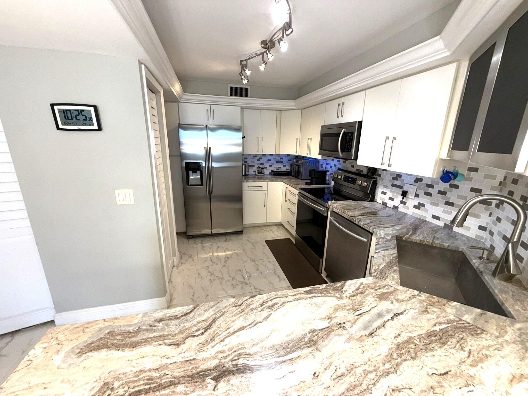 2425 Presidential Way 1804