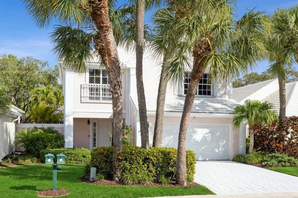 Photo of 10 Hampton Court, Palm Beach Gardens, FL 33418 (MLS # R11100145)