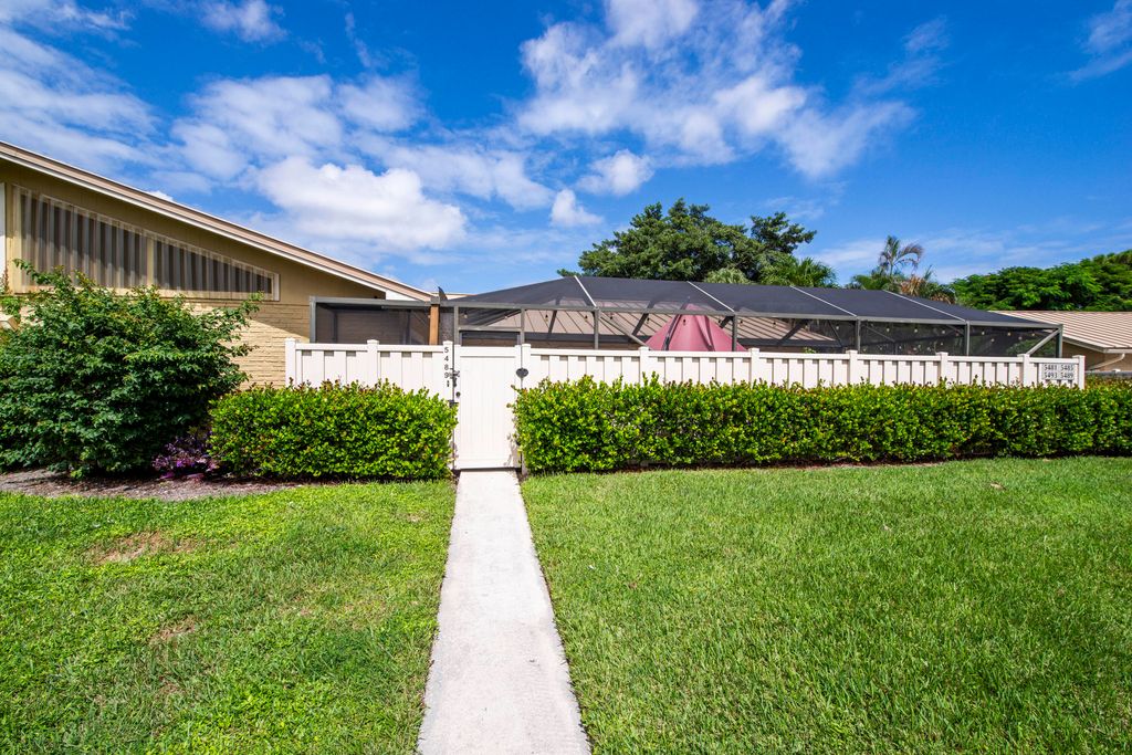 Photo of 5489 Eagle Lake Drive, Palm Beach Gardens, FL 33418 (MLS # B26004513)