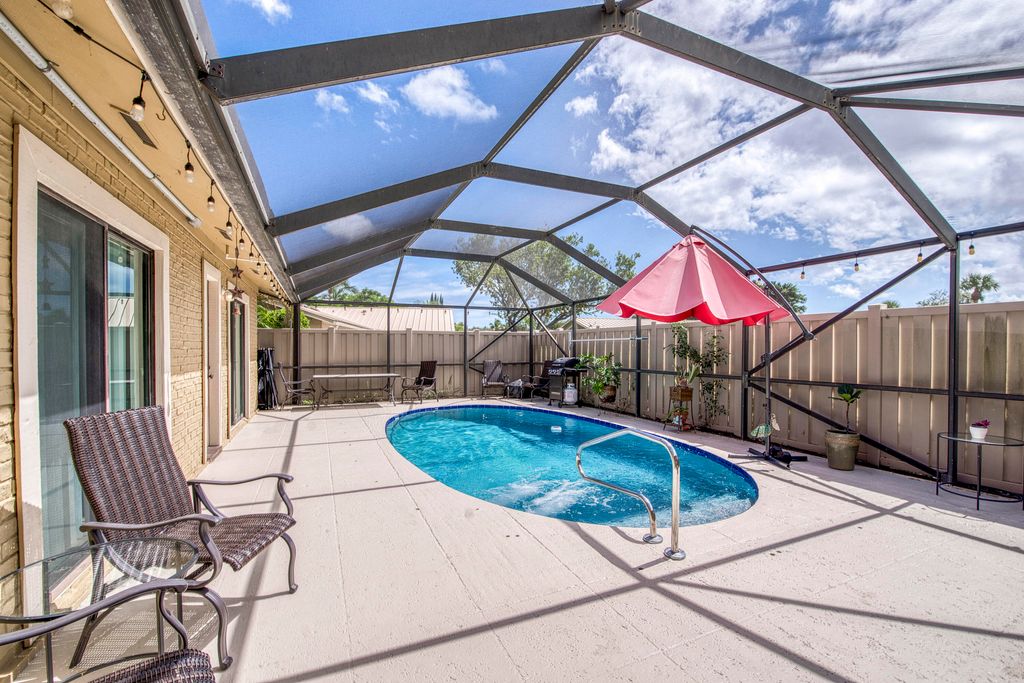 Photo of 5489 Eagle Lake Drive, Palm Beach Gardens, FL 33418 (MLS # B26004513)