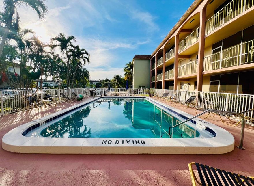 1 bedroom 1 bathroom rental available in the coop building  Garden Isles in Pompano Beach. Fully furnished, just bring your suitcase.
Enjoy the 3rd floor condo with pool view. Located minutes to the pompano beach pier, shops, oceanfront restaurants and activities.
