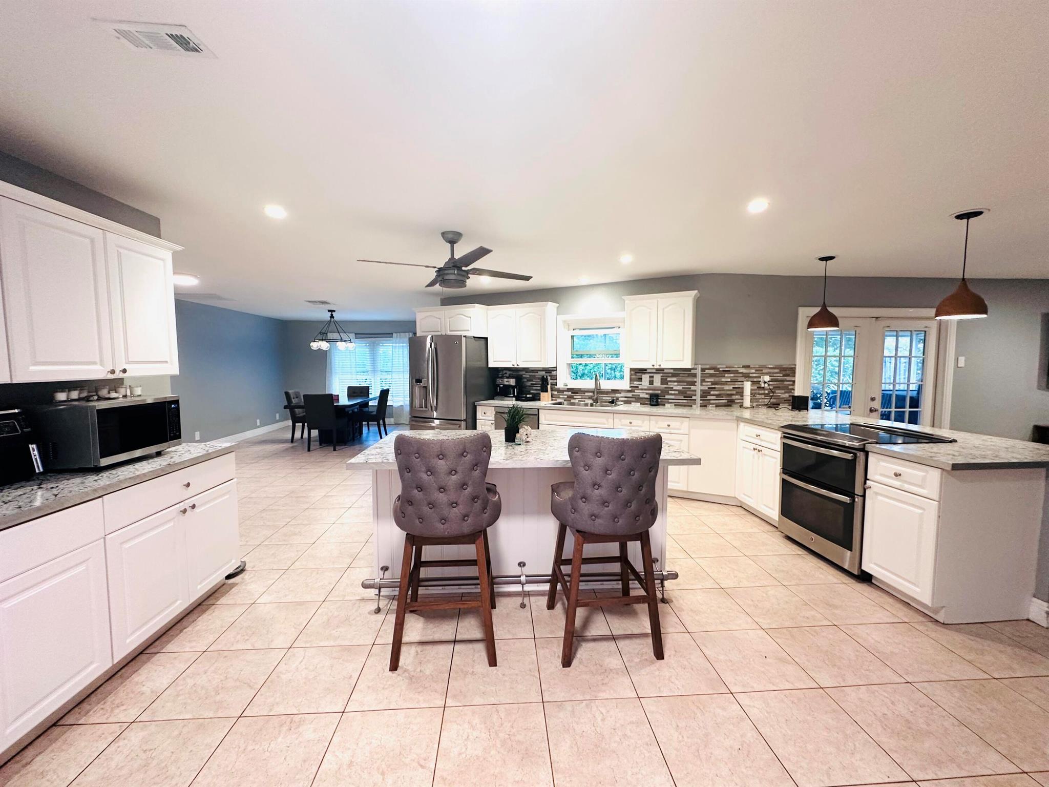 PALM BEACH FARMS CO 7 - Residential Lease