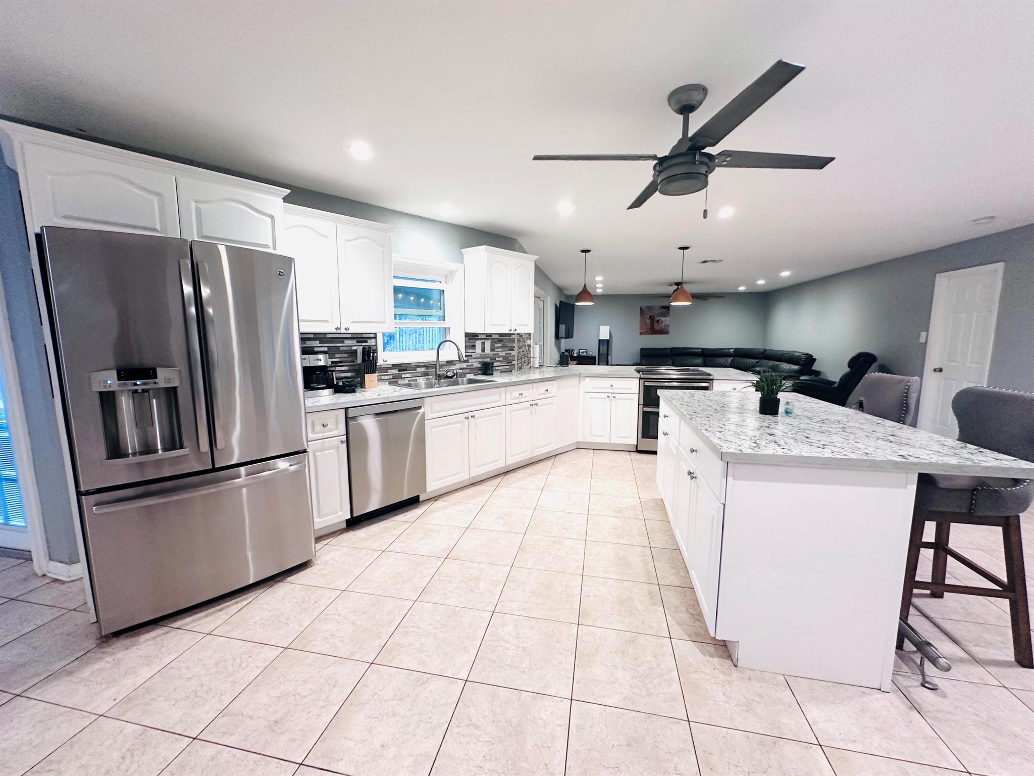 PALM BEACH FARMS CO 7 - Residential Lease