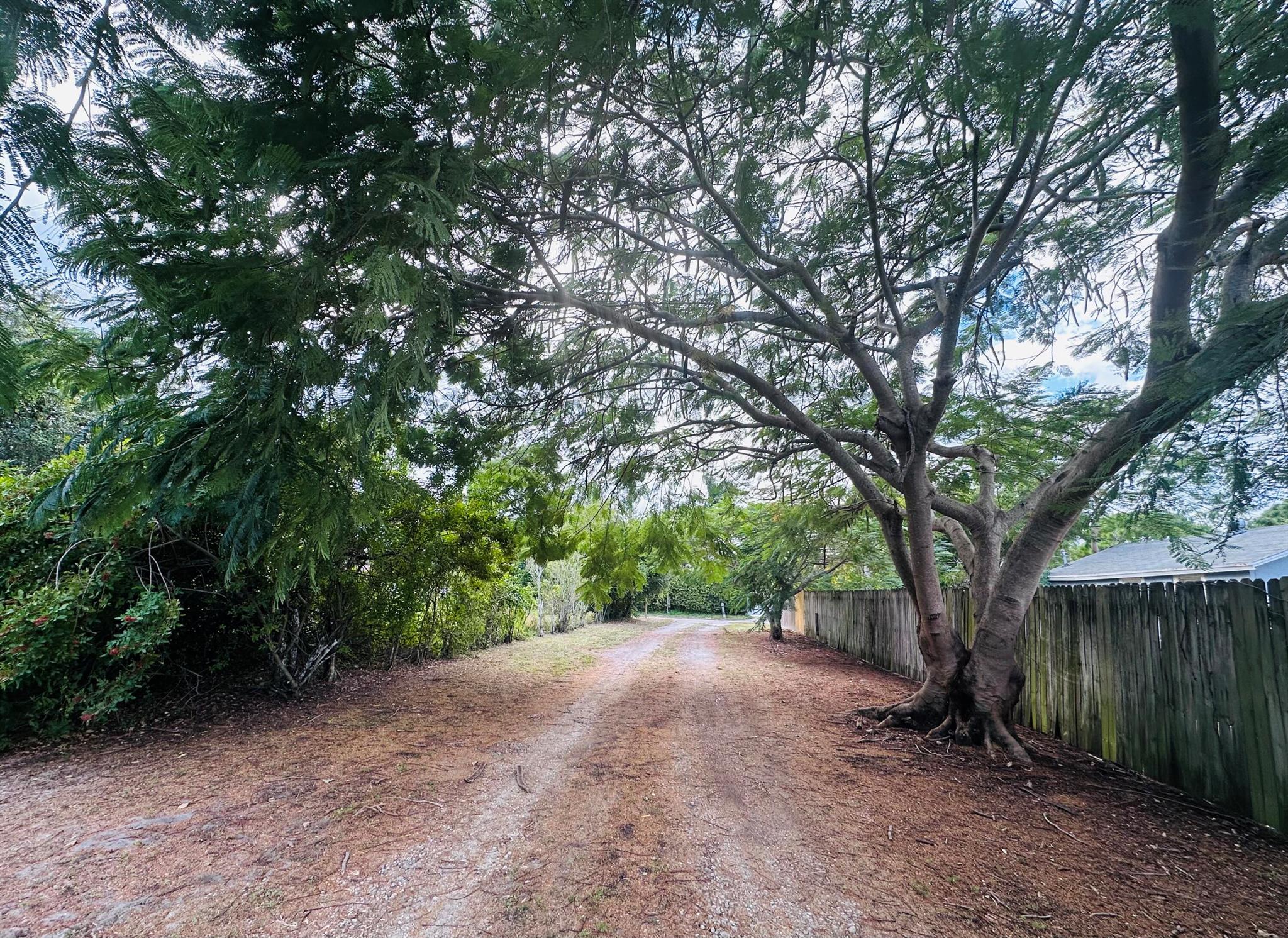 PALM BEACH FARMS CO 7 - Residential Lease