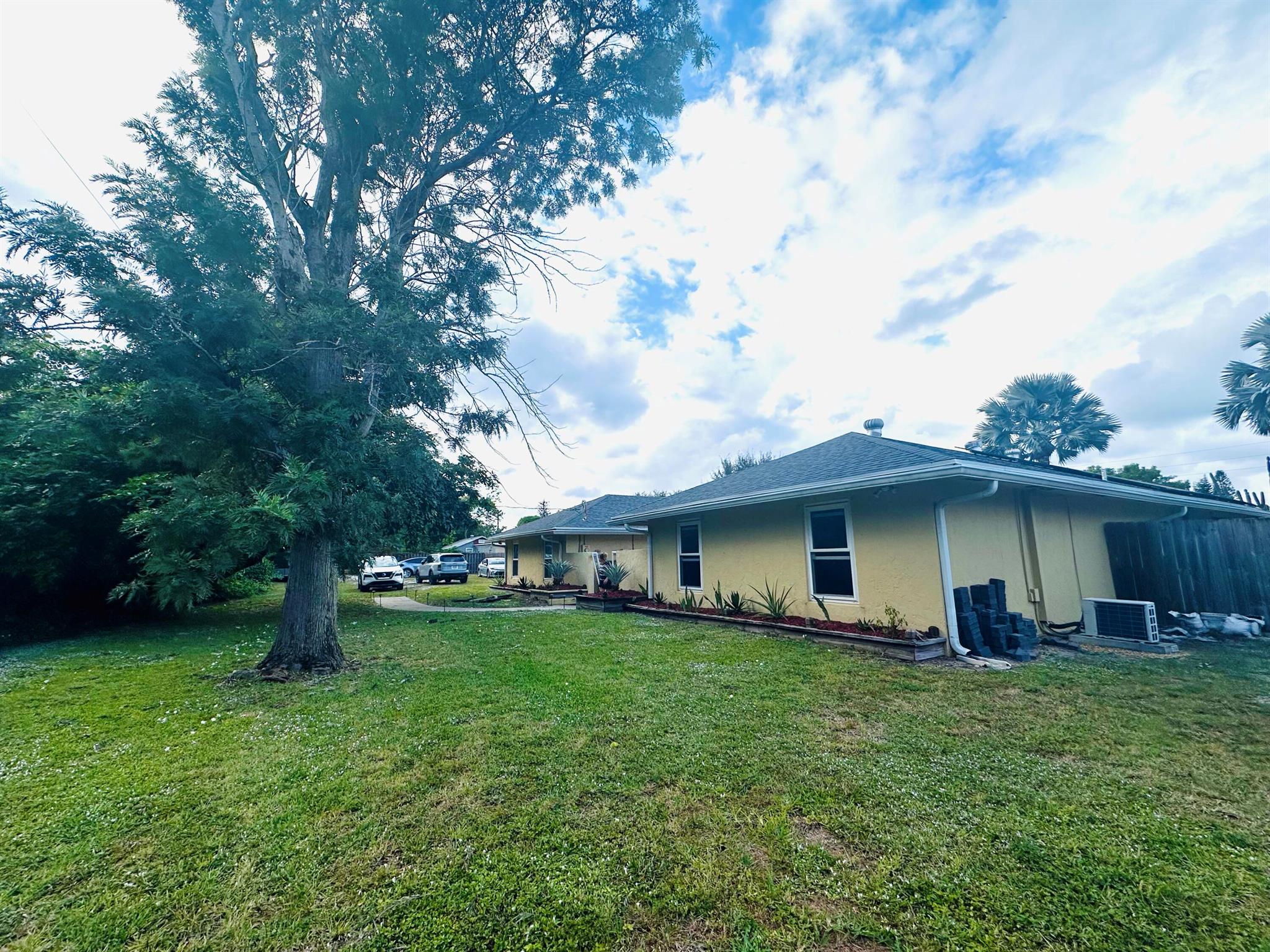 PALM BEACH FARMS CO 7 - Residential Lease