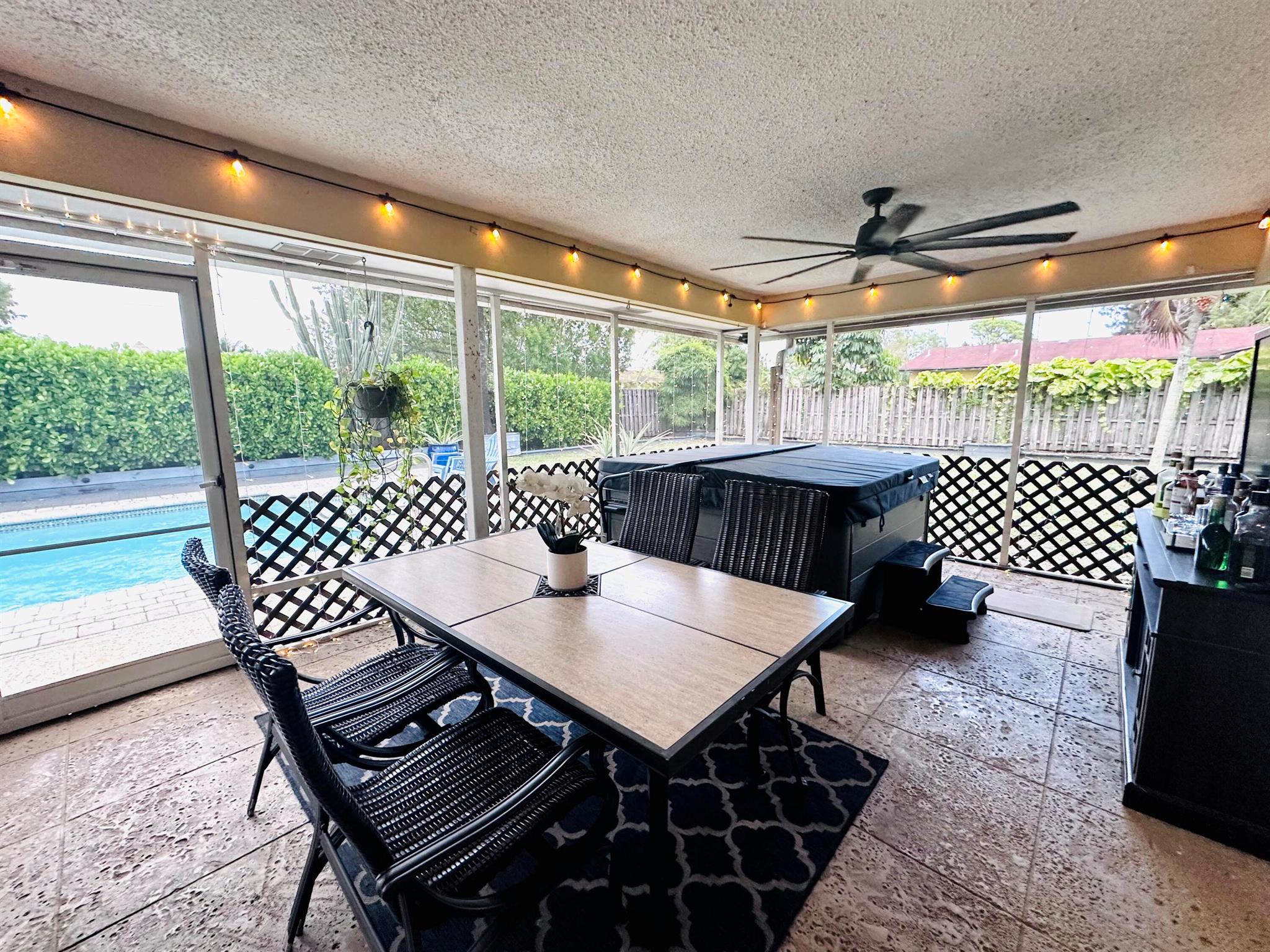 PALM BEACH FARMS CO 7 - Residential Lease