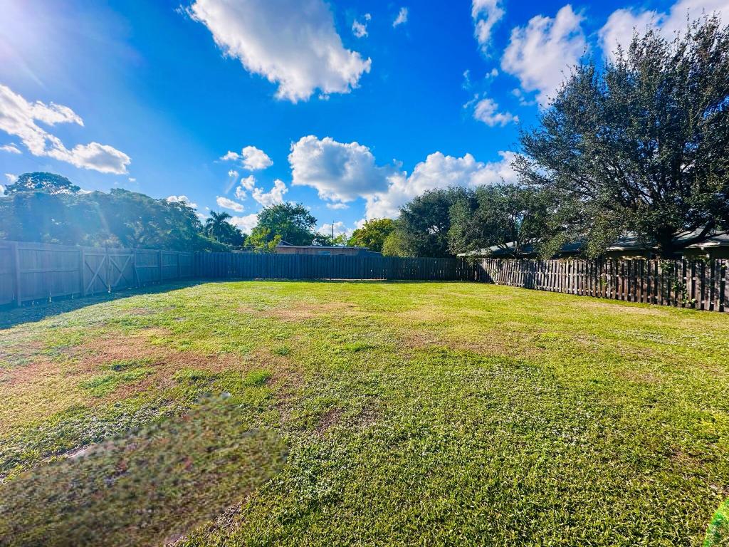 PALM BEACH FARMS CO 7 - Residential Lease