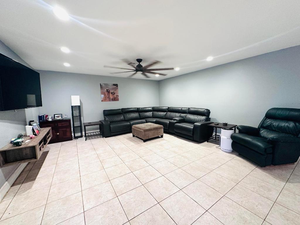 PALM BEACH FARMS CO 7 - Residential Lease