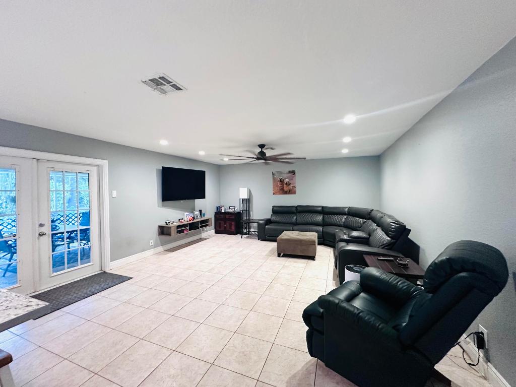 PALM BEACH FARMS CO 7 - Residential Lease