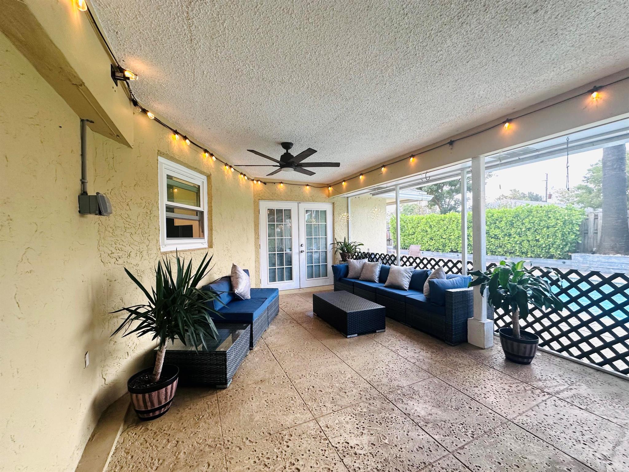 PALM BEACH FARMS CO 7 - Residential Lease