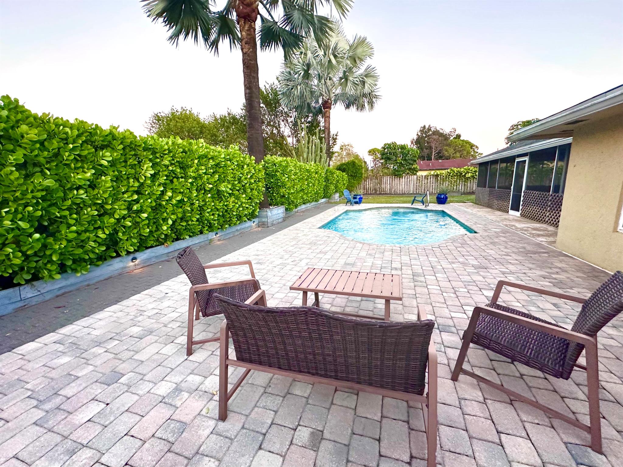 PALM BEACH FARMS CO 7 - Residential Lease