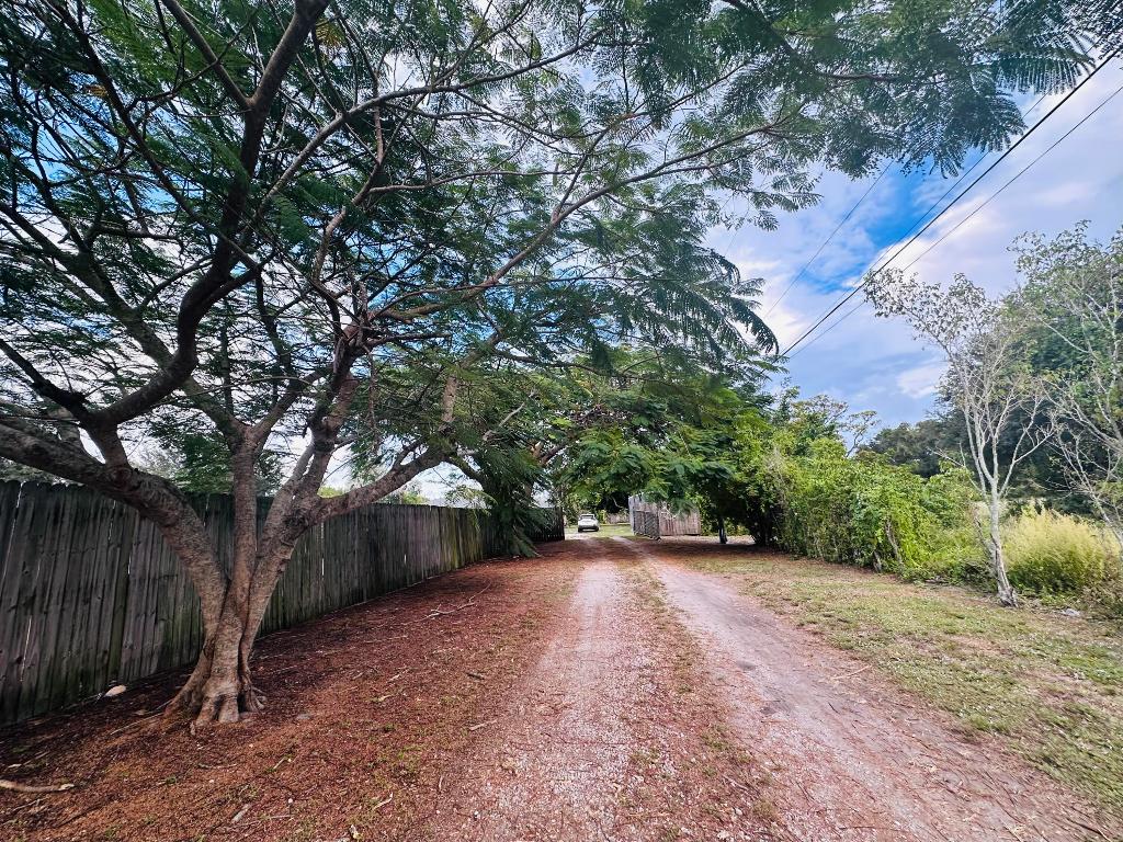 PALM BEACH FARMS CO 7 - Residential Lease