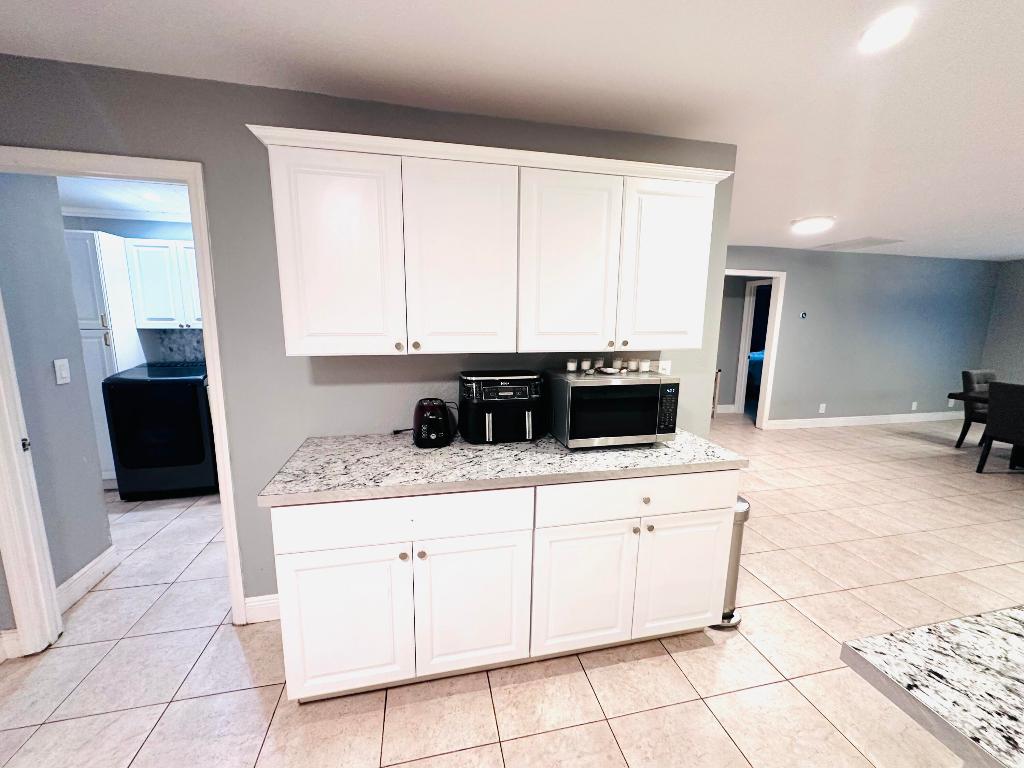 PALM BEACH FARMS CO 7 - Residential Lease