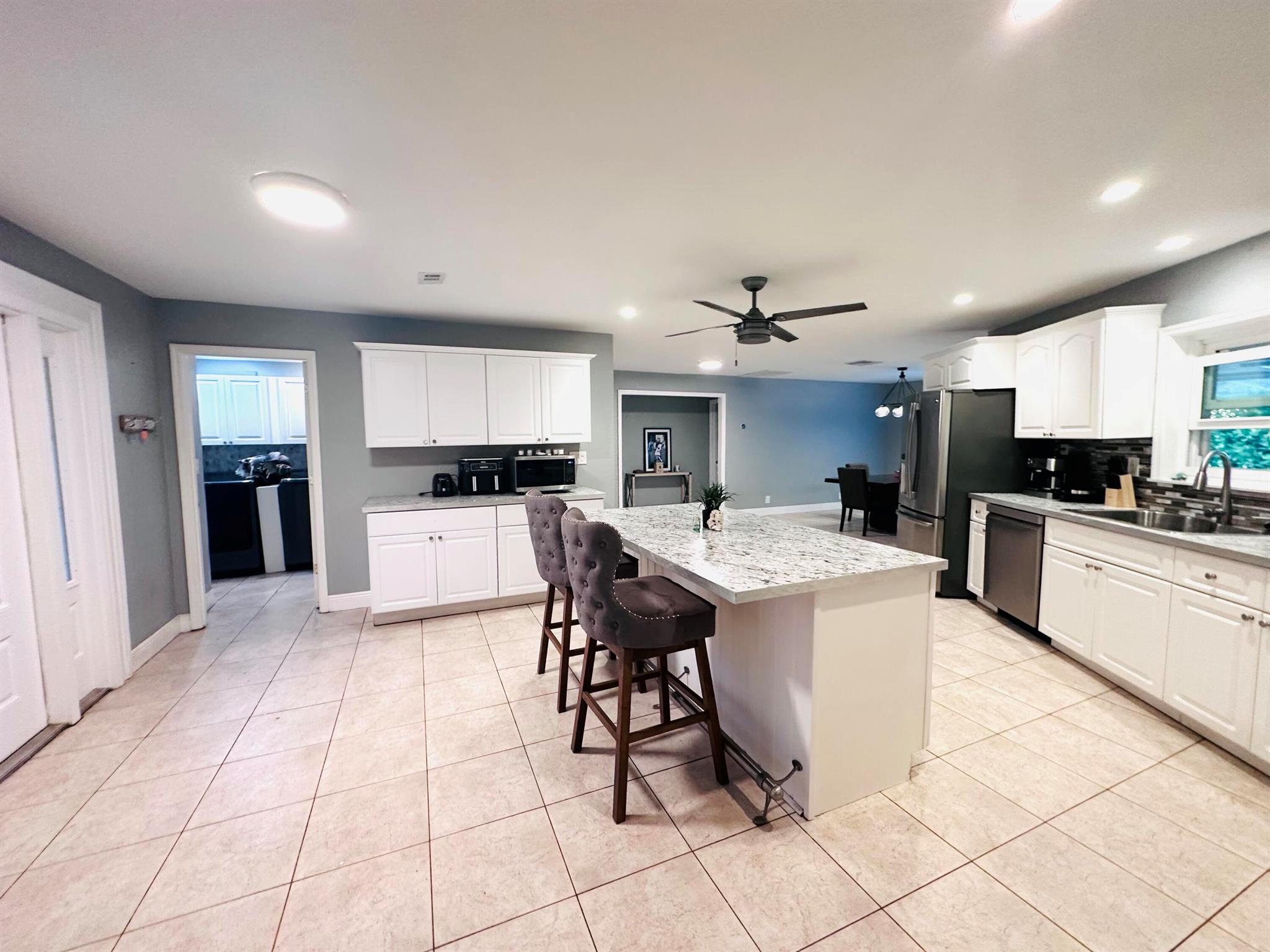 PALM BEACH FARMS CO 7 - Residential Lease