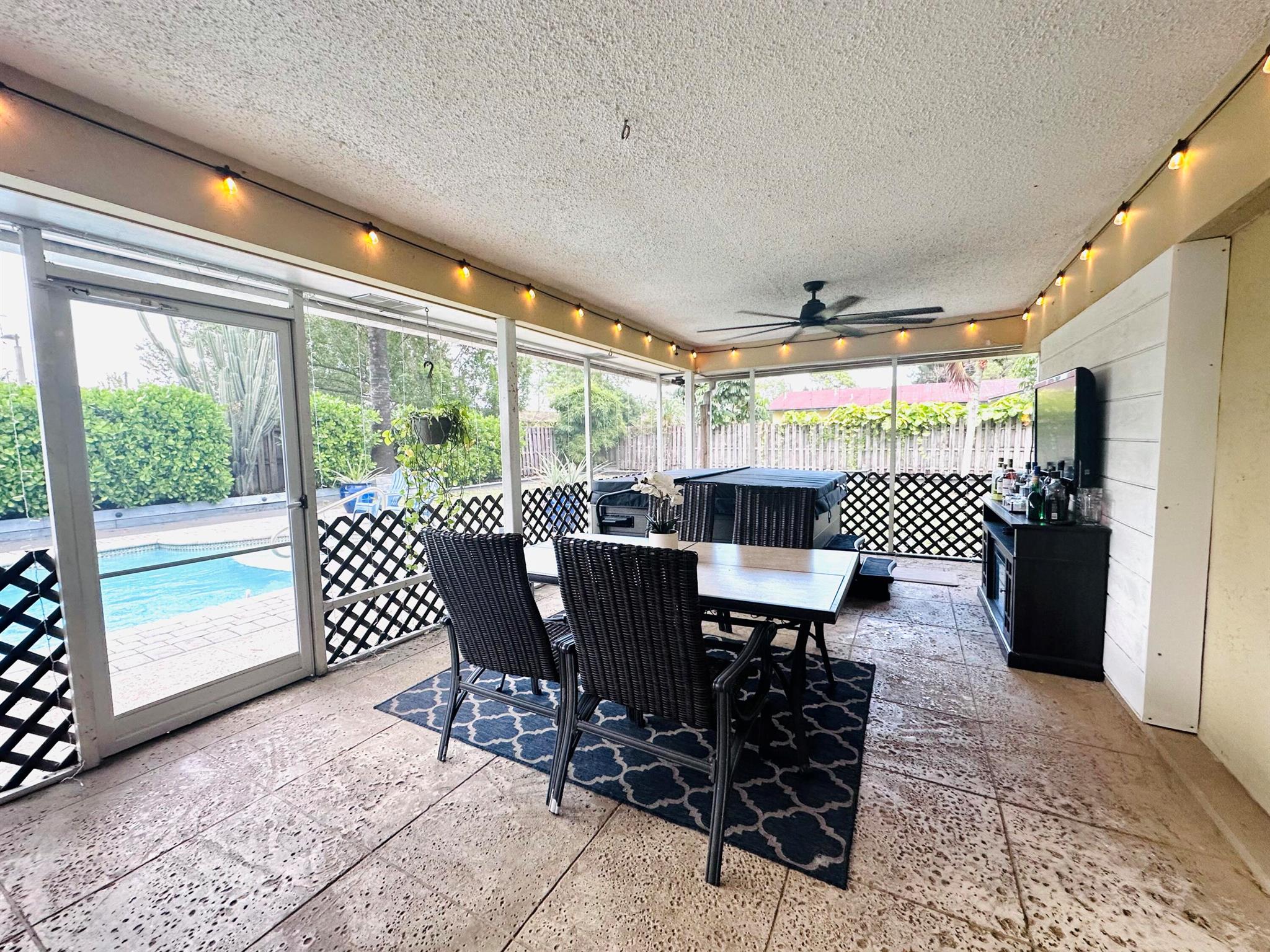 PALM BEACH FARMS CO 7 - Residential Lease