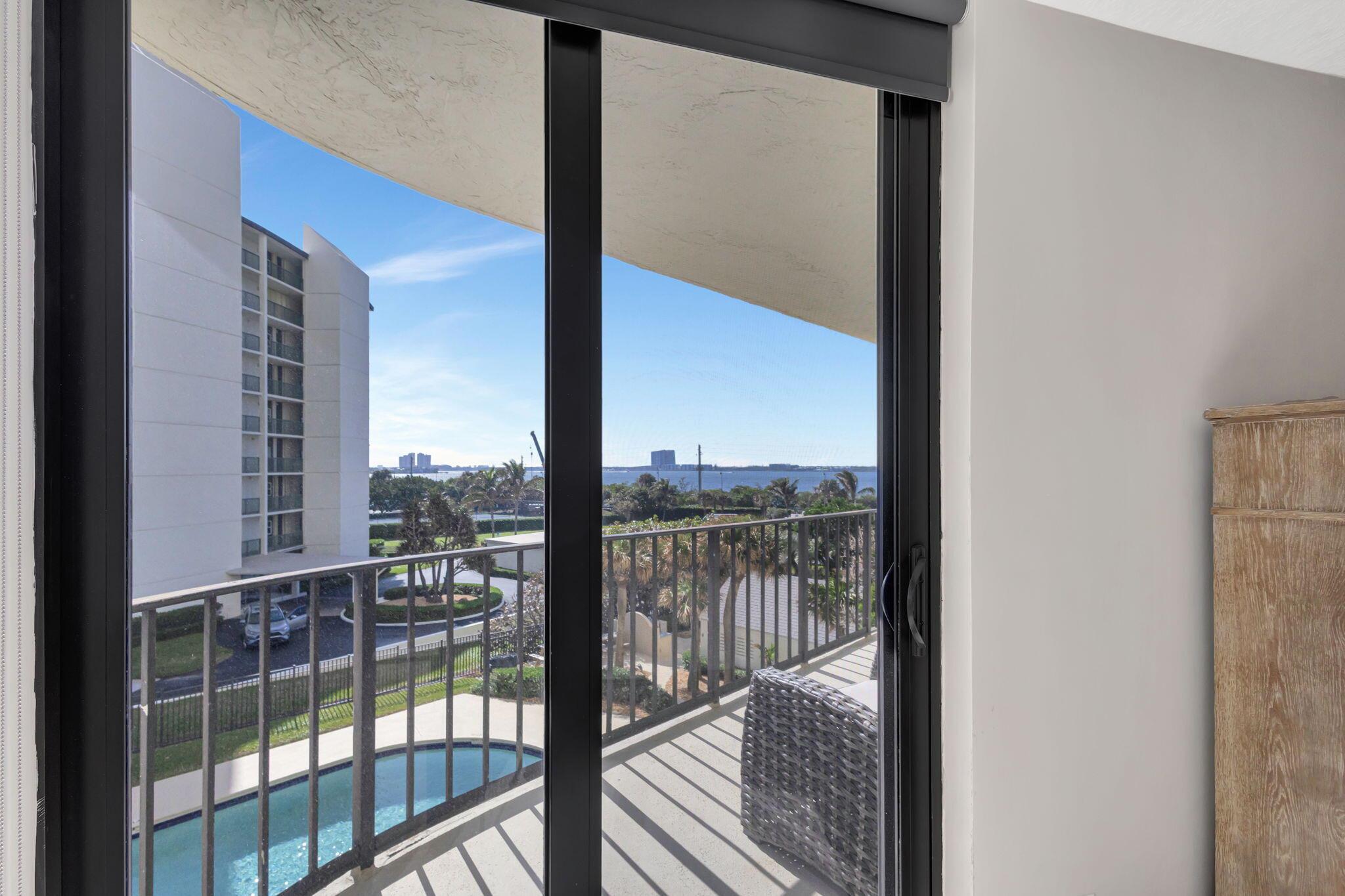 CONNEMARA COND - Residential