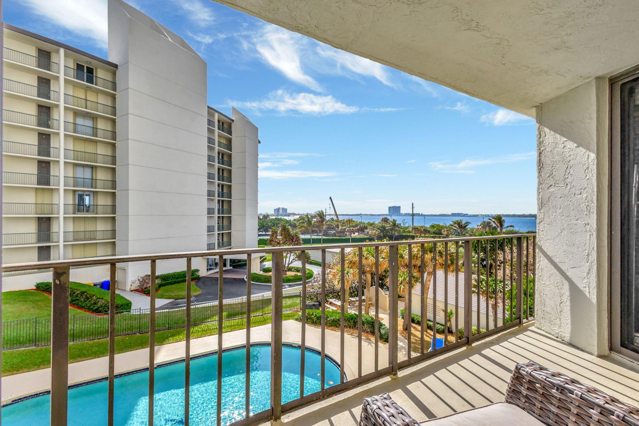 CONNEMARA COND - Residential