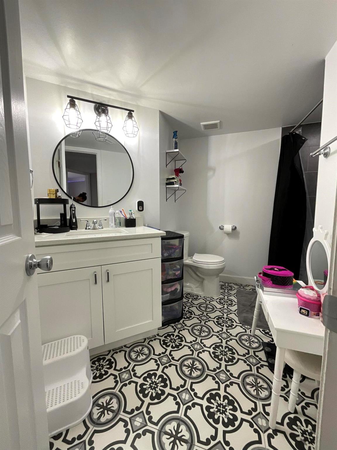 MIDPORT PLACE I, A CONDOM - Residential