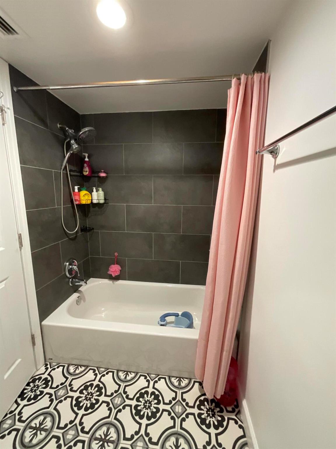 MIDPORT PLACE I, A CONDOM - Residential