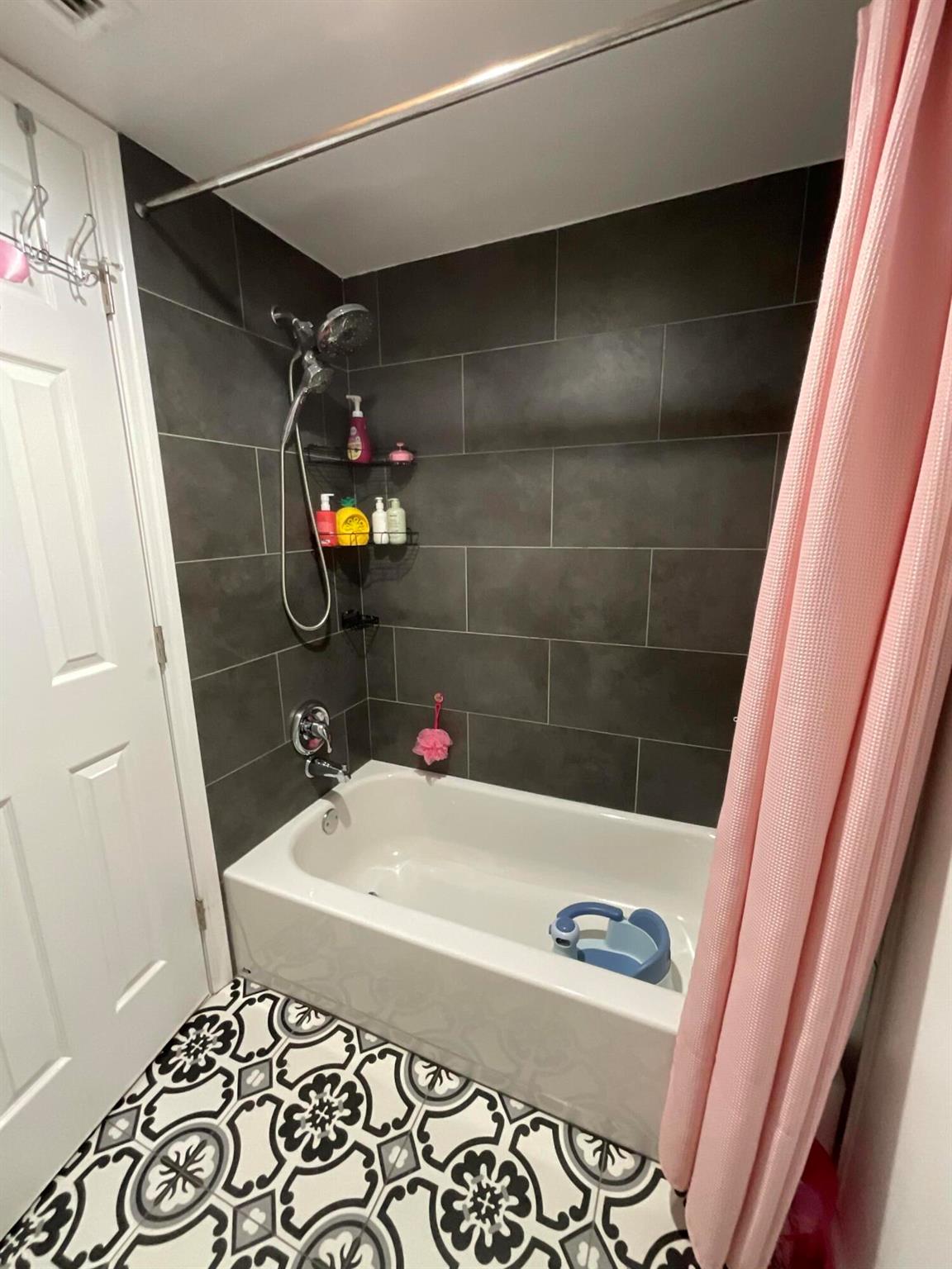 MIDPORT PLACE I, A CONDOM - Residential