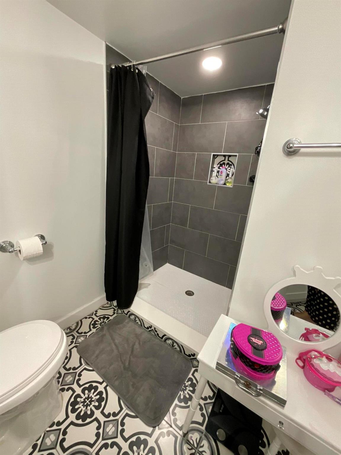 MIDPORT PLACE I, A CONDOM - Residential