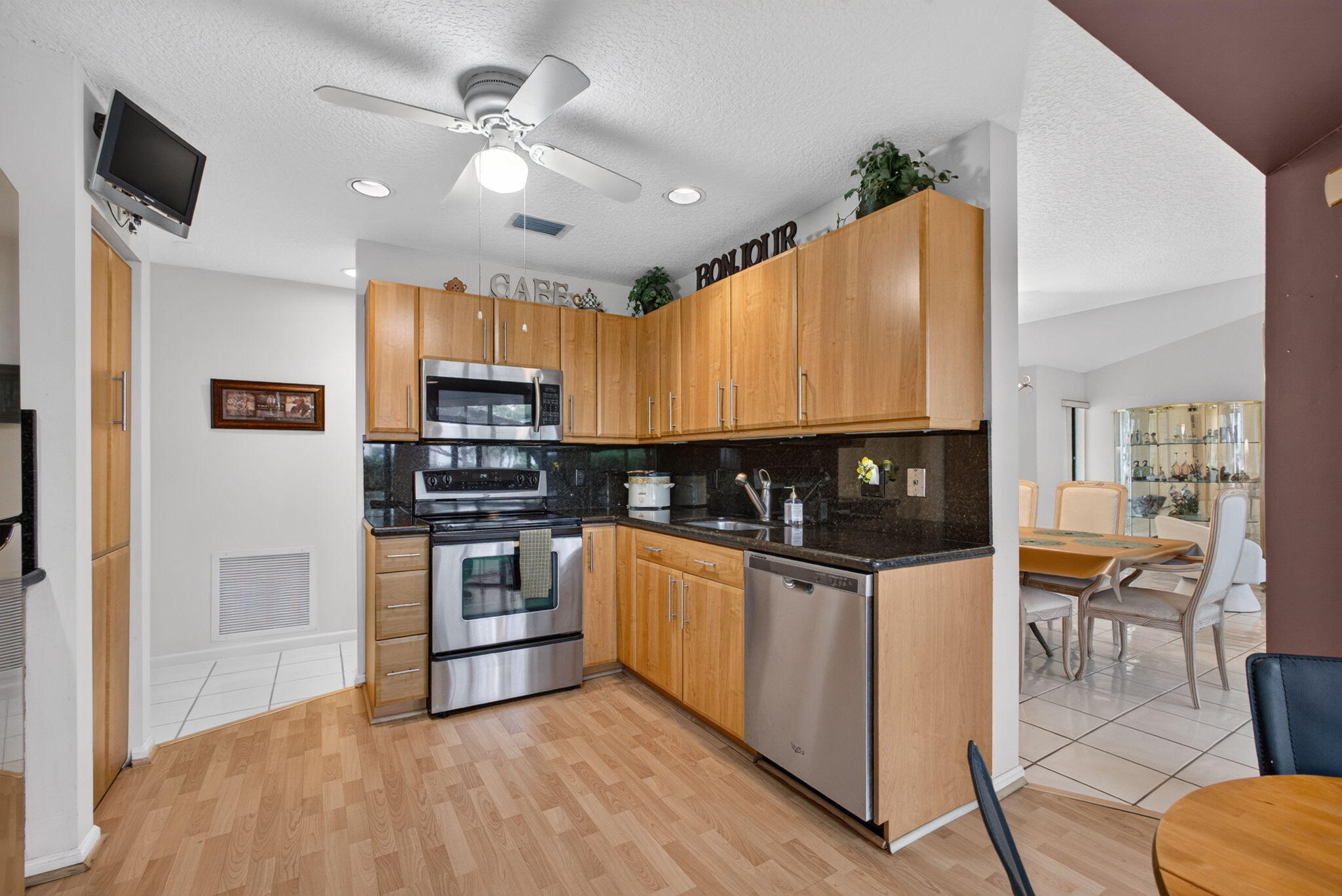 View photos, virtual tours, details... 10 Lexington Lane E A