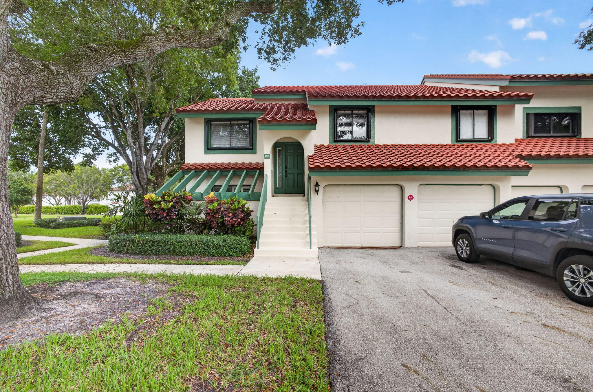 View photos, virtual tours, details... 10 Lexington Lane E A