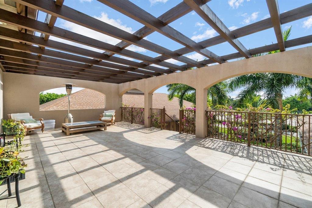 PALM BEACH POINT EAST - Residential