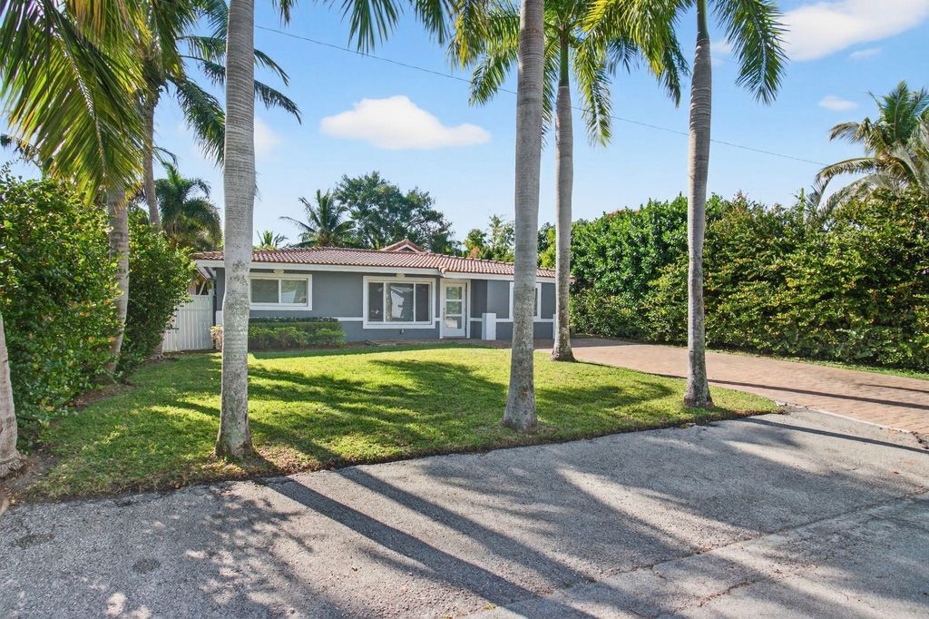 Photo of 360 SW 2nd Street, Boca Raton, FL 33432 (MLS # B26023007)