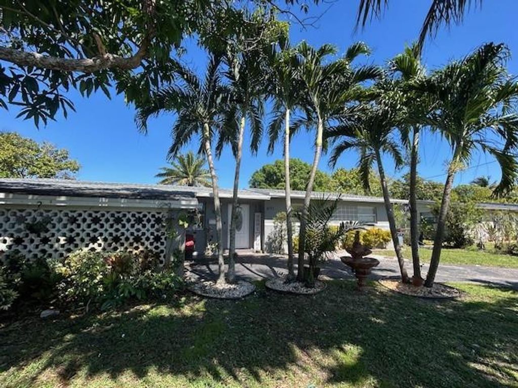 Photo of 4751 NW 4th Court, Plantation, FL 33317 (MLS # F10486748)